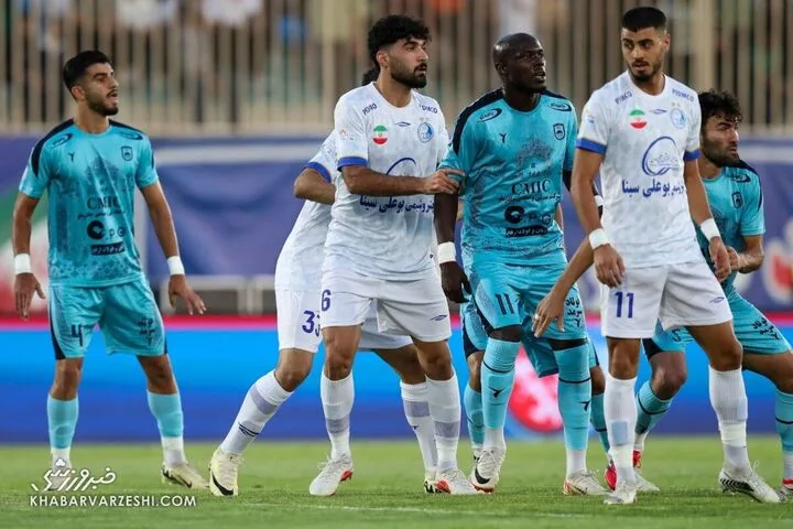 چادرملو - استقلال