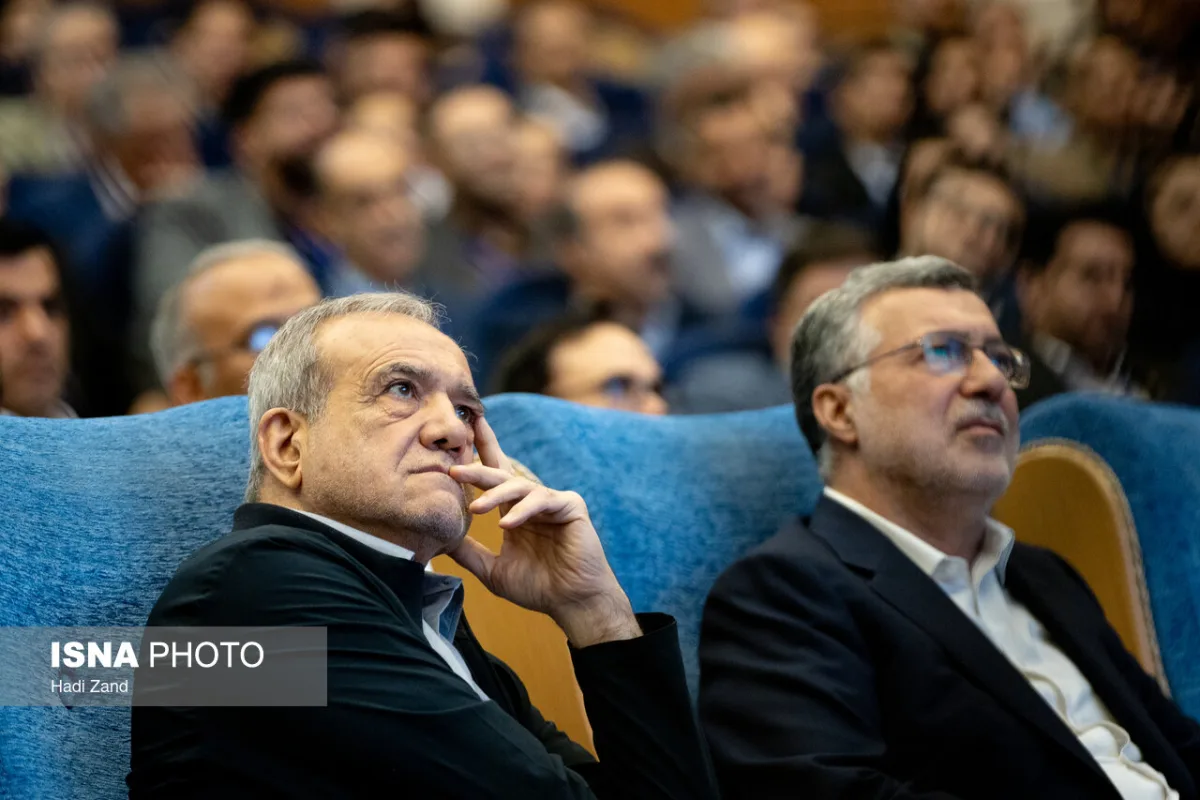 مسعود پزشکیان رئیس جمهور و محمدرضا ظفرقندی وزیر بهداشت در مراسم گرامیداشت روز پرستار