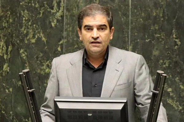 انتقاد مجلس به عرضه ۱۰ هزار دلار؛ پیگیری‌ها سیاست‌های ارزی را تغییر می‌دهد؟