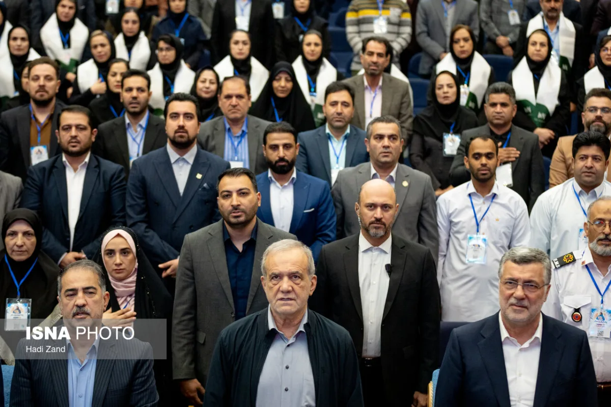 مسعود پزشکیان رئیس جمهور و محمدرضا ظفرقندی وزیر بهداشت در مراسم گرامیداشت روز پرستار