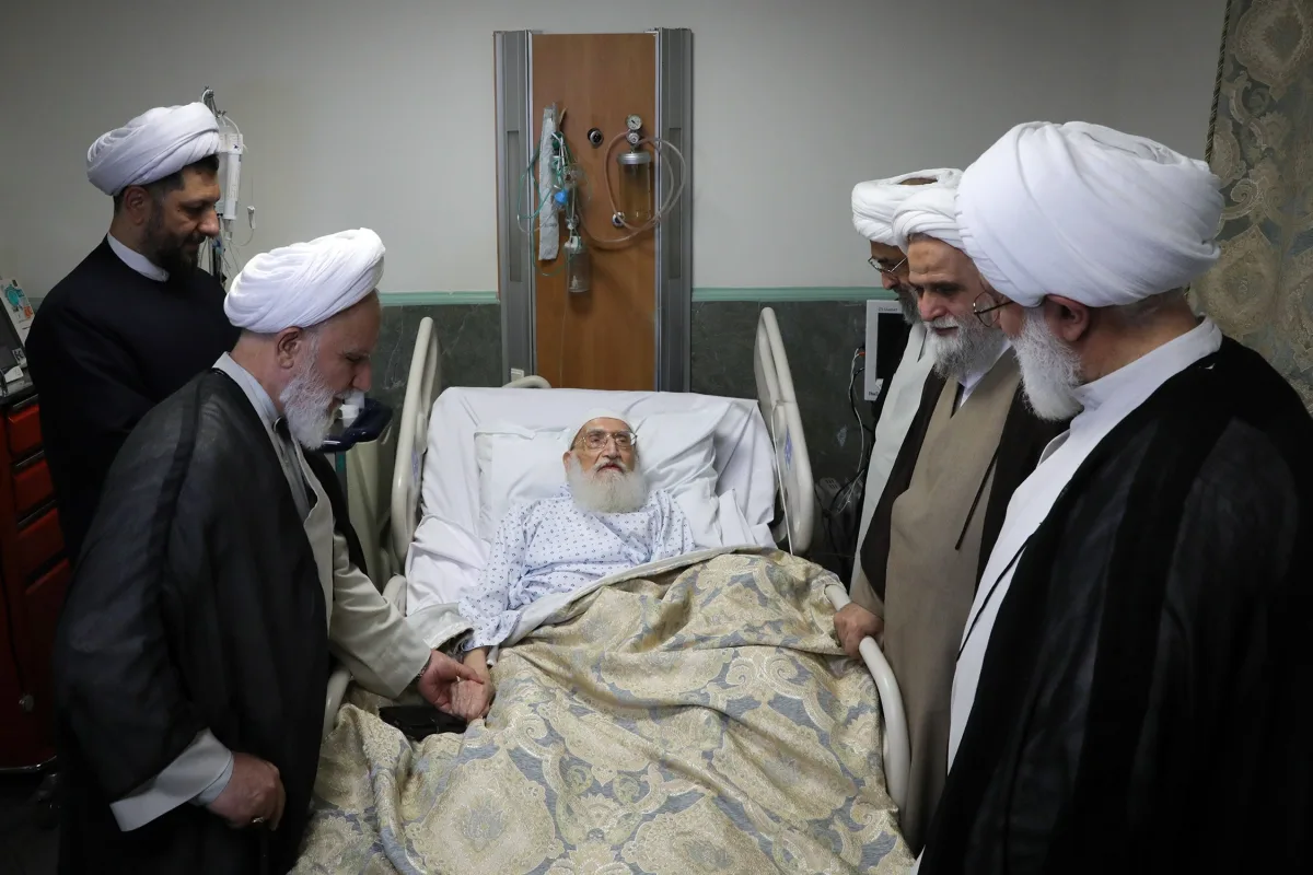 عیادت نمایندگان رهبرمعظم انقلاب از آیتالله نوری همدانی