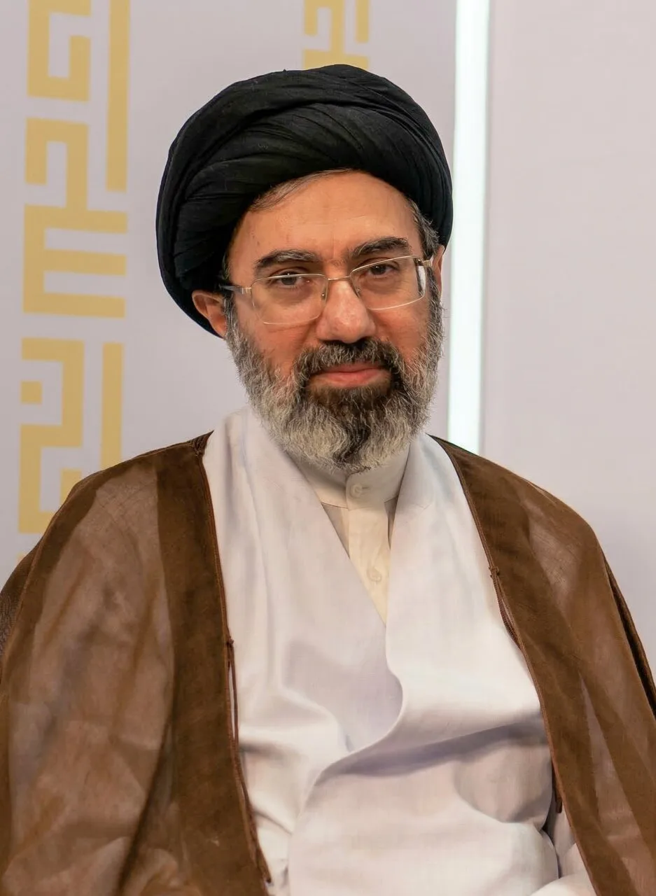 تصویر جدیدی که رسانه رهبر انقلاب، همزمان با انتشار پیام آیت الله خامنهای برای روز پرستار، از ایشان منتشر کرد