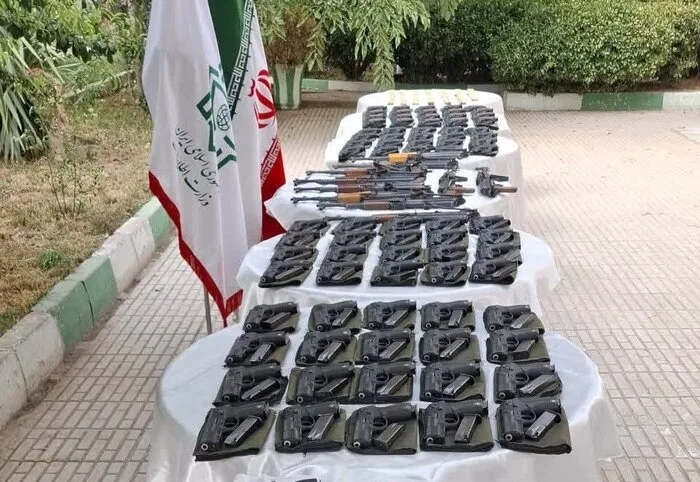 بازداشت ۲ عضو تیم قاچاق سلاح جنگی از اقلیم کردستان