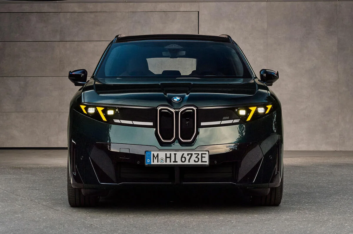 بی ام و iX3 M60