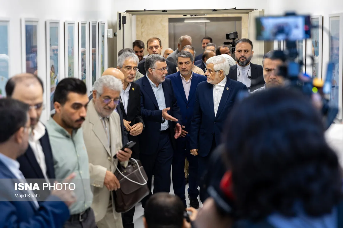 محمدرضا عارف معاون اول رئیس جمهور و محمد رضا ظفرقندی، وزیر بهداشت در مراسم افتتاح اولین مرکز تشخیص و درمان سرطان کودکان