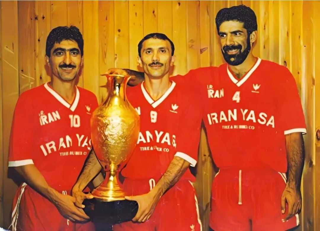حمید درخشان در کنار ناصر محمدخانی و مرتضی فنونی زاده