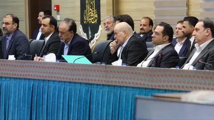 عارف: بخش خصوصی باید الگوی سرمایهگذاری و توسعه اقتصادی کشور باشد