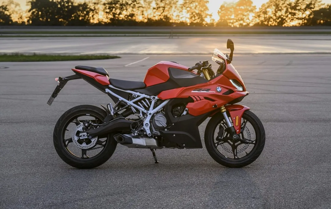 نمای جانبی موتورسیکلت بیامو F 450 RR