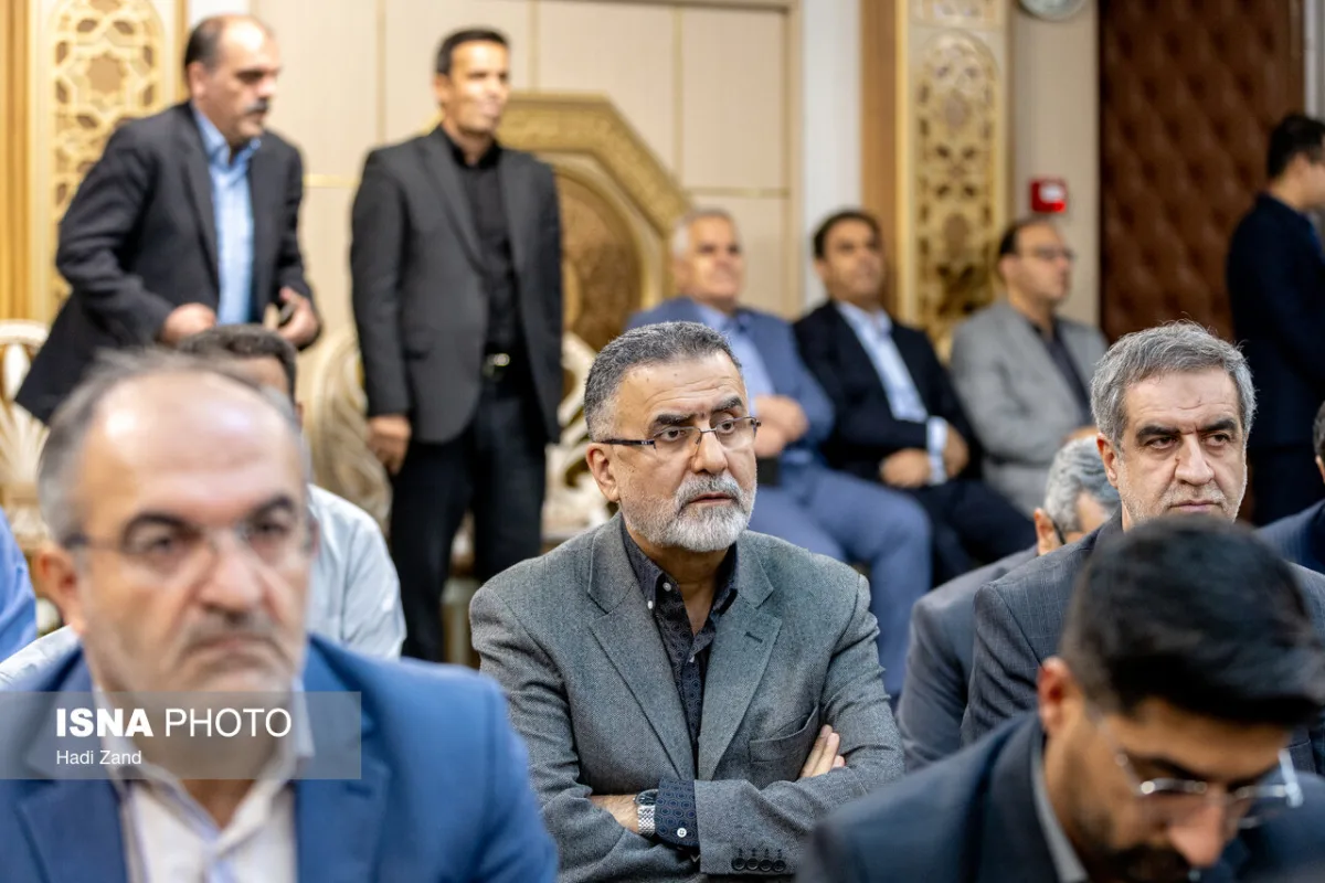 حجت‌الله ایّوبی در مراسم یادبود مادر رییس سازمان برنامه و بودجه