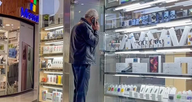 قاچاق موبایل