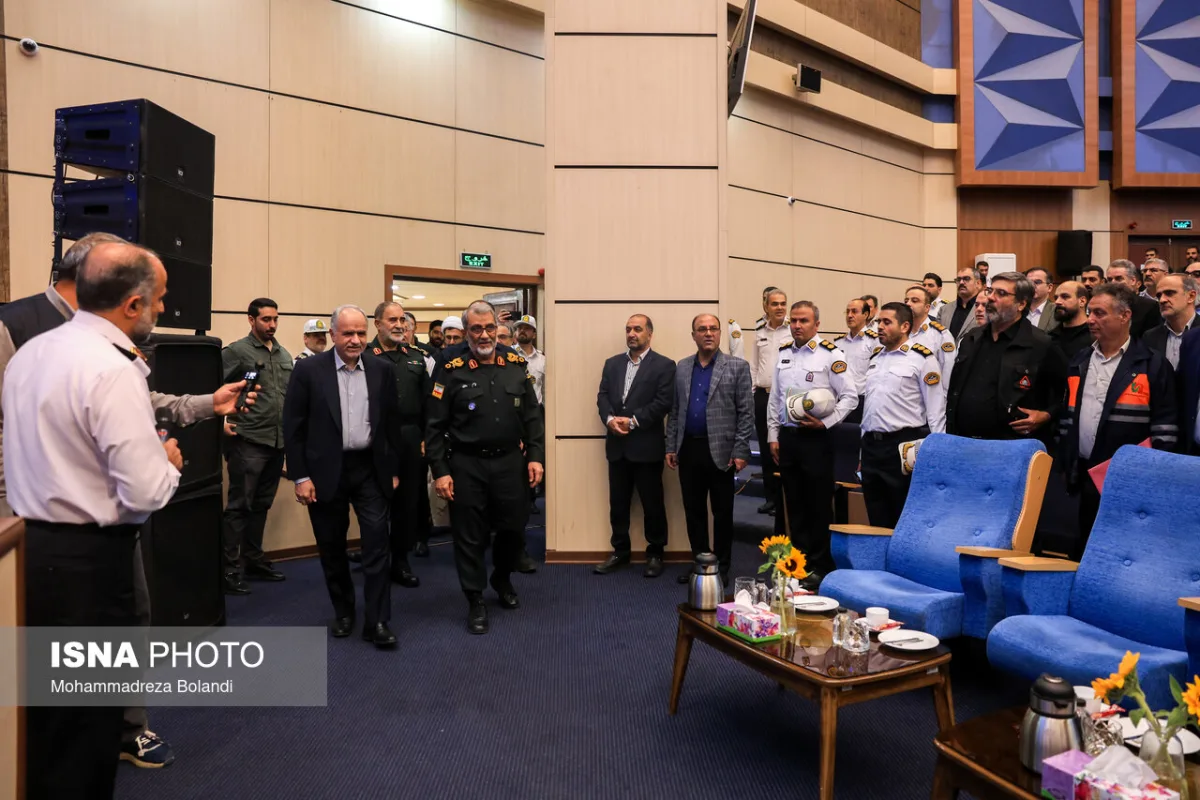 سردار قاسم رضایی، جانشین فراجا و امین حسین رحیمی، وزیر دادگستری در همایش تجلیل از نمونه‌های ترافیکی و برترین‌های پلیس راهور فراجا