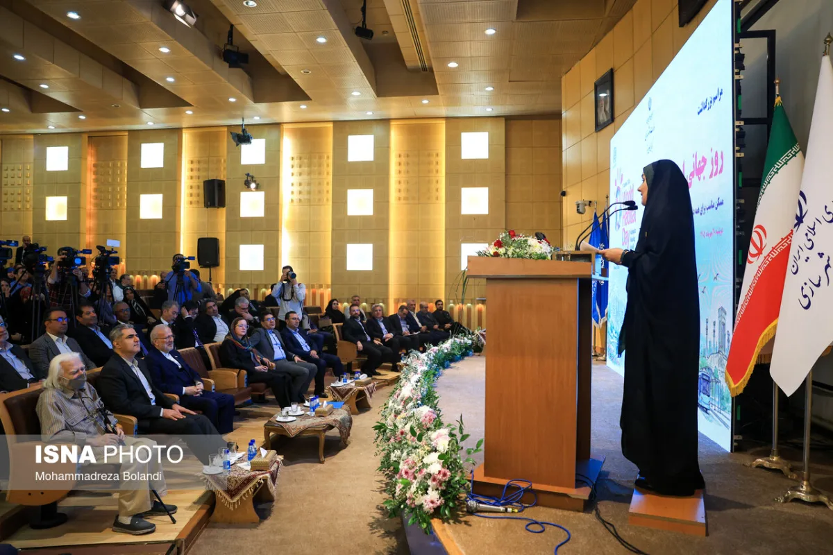 فرزانه صادق، وزیر راه و شهرسازی در مراسم گرامیداشت روز جهانی اسکان بشر