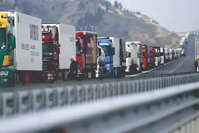 ایستایی دهها هزار کامیون در مرزهای ورودی