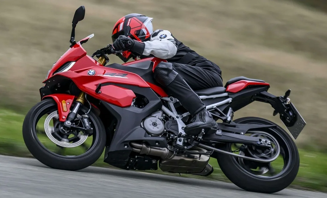 نمای جانبی موتورسیکلت بیامو F 450 RR