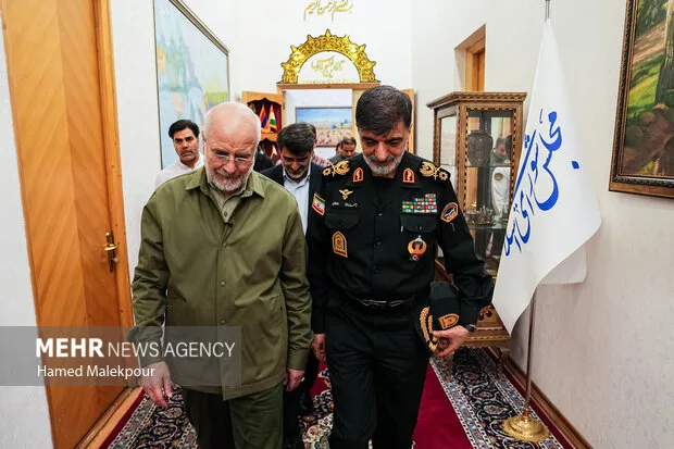 دیدار فرمانده و اعضای ستاد فرماندهی انتظامی کشور با رئیس مجلس