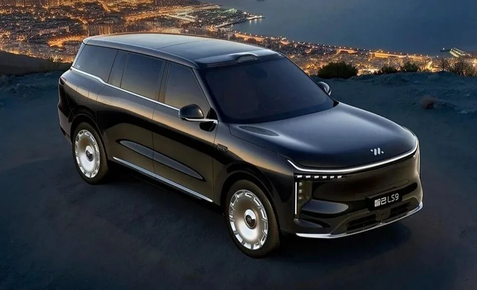 نمای جلو شاسی بلند آی ام LS9