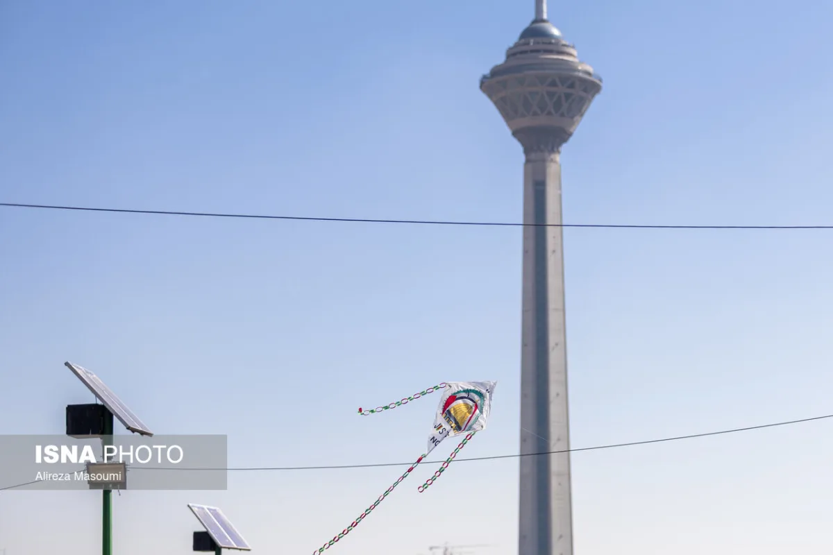پرواز بادبادک ها به یاد کودکان میناب