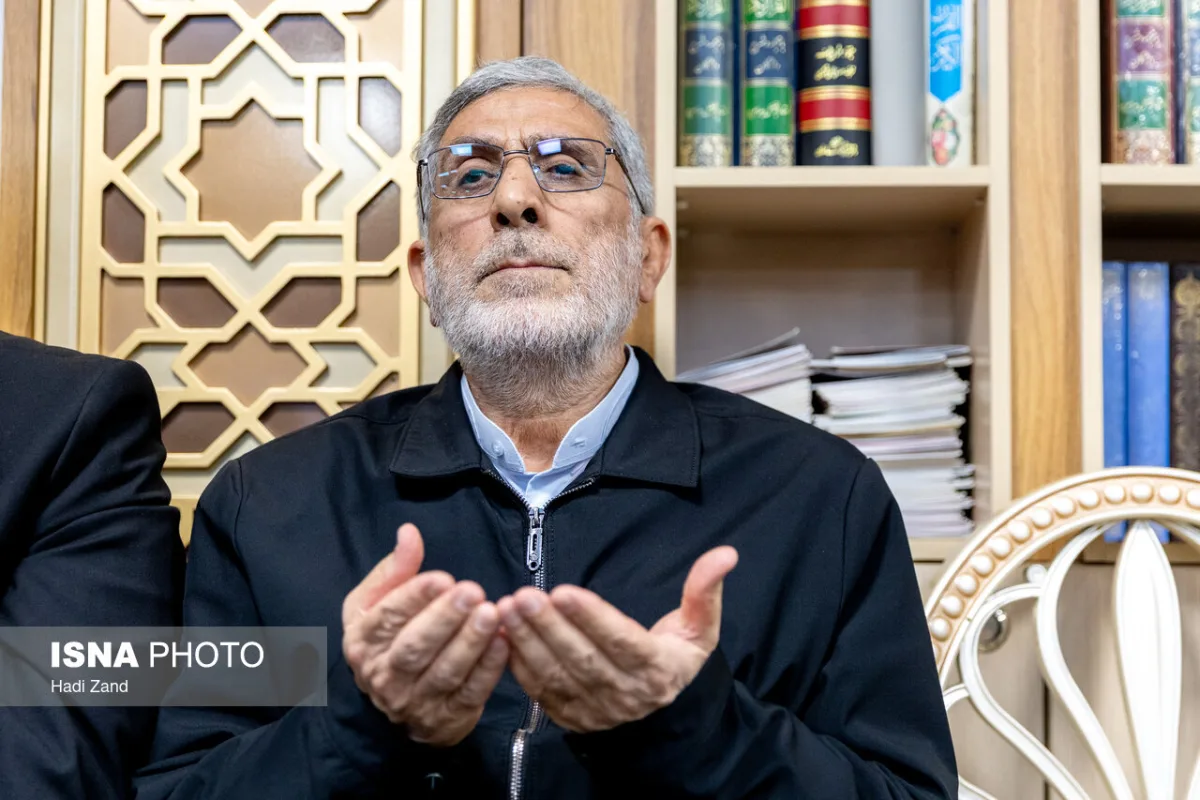 اسماعیل قاآنی، فرمانده نیروی قدس سپاه در مراسم یادبود مادر حمید پورمحمدی، رییس سازمان برنامه و بودجه