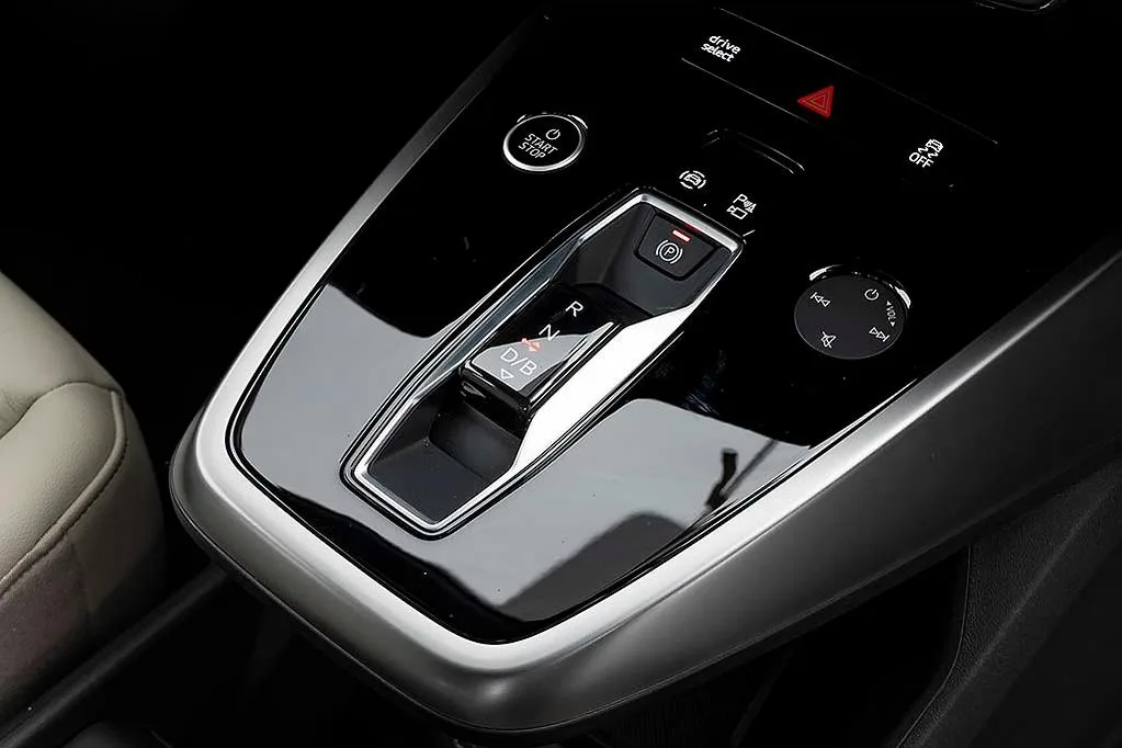 نمای کابین آئودی Q4 e-tron 45 مدل 2026