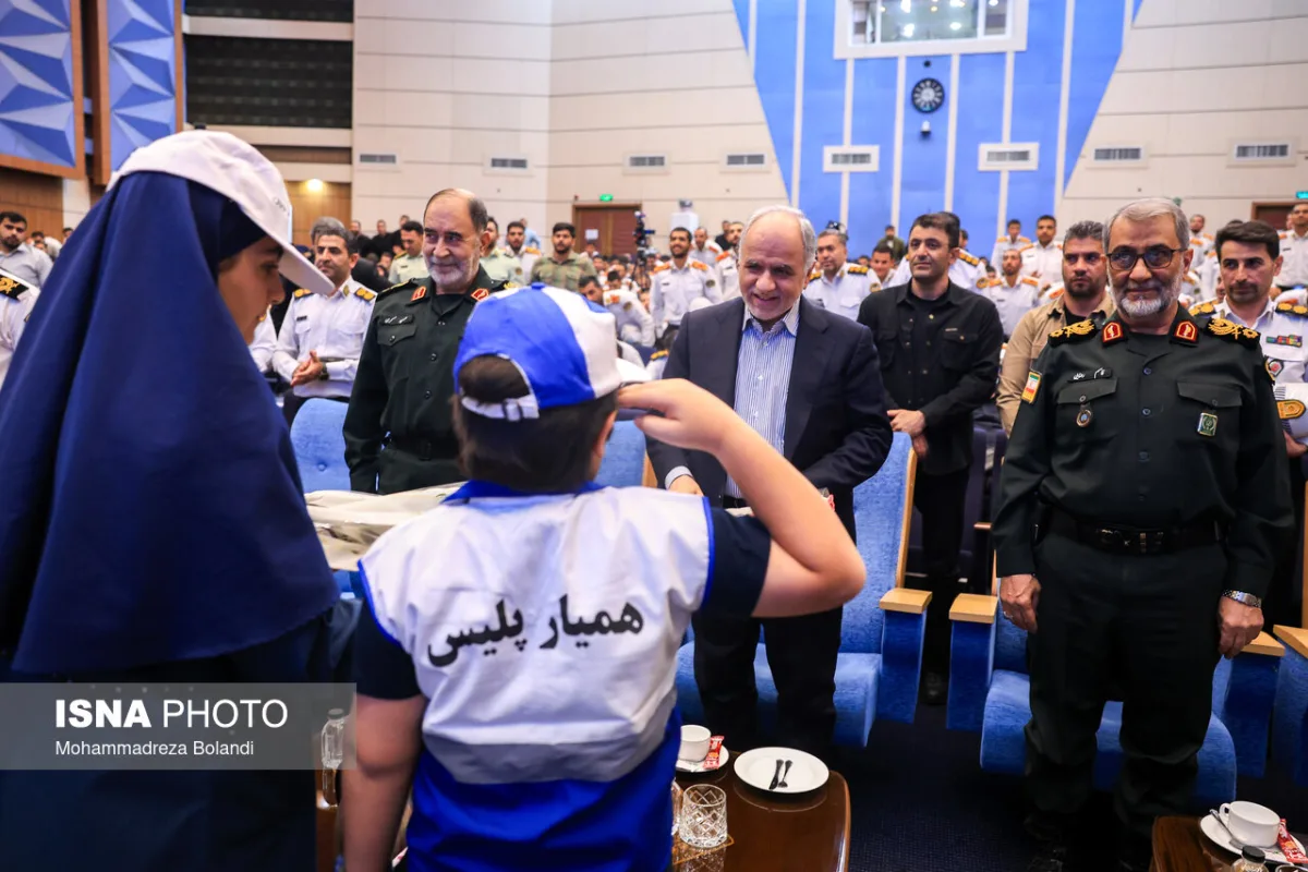 سردار قاسم رضایی، جانشین فراجا و امین حسین رحیمی، وزیر دادگستری در همایش تجلیل از نمونه‌های ترافیکی و برترین‌های پلیس راهور فراجا