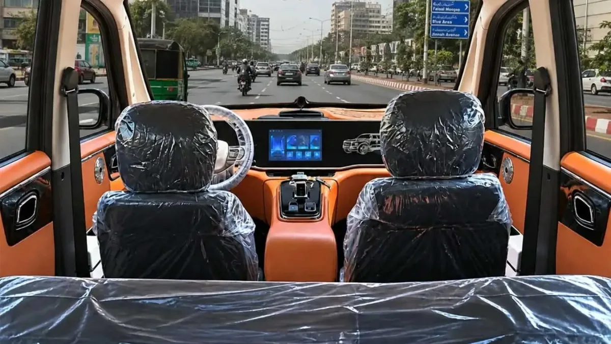 مینی‌ون برقی نورا مستر