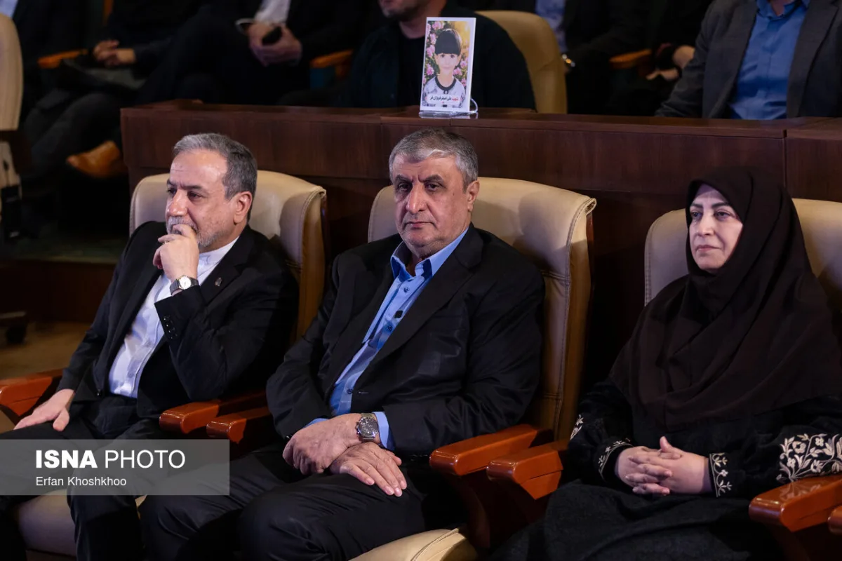 سید‌عباس عراقچی، وزیر امور خارجه، شینا انصاری، رئیس سازمان محیط زیست و محمد اسلامی، رئیس سازمان انرژی اتمی در نشست «اکوساید: جنایت جنگی خاموش»