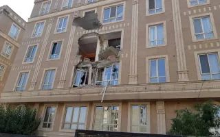 سقوط جرثقیل بر روی یک ساختمان ۵ طبقه مسکونی