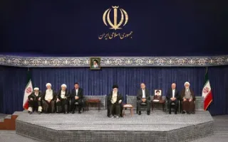 تصاویری از آخرین مراسم تنفیذ ریاست جمهوری با حضور رهبر شهید انقلاب/ گپ و گفت حسن روحانی و سعید جلیلی/ احمدی نژاد نیامد؛ شمخانی لباس نظامی پوشید
