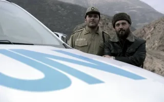 تصویر کامبیز دیرباز و علیرضا کمالی در فیلم «سمفونی باران»