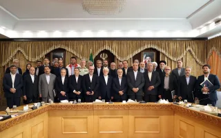 عارف: حج و اربعین مکمل یکدیگر در مسیر تقویت وحدت امت اسلامی‌اند
