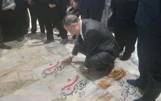 تشرف معاون اجرایی رئیس‌جمهور به حرم حضرت معصومه(س)
