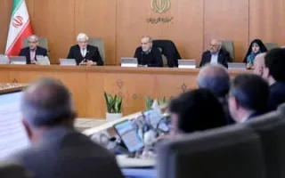 انتثاد روزنامه اصولگرا از دولت:کارنامه اقتصادی موفقی ندارد/ اطرافین رئیس جمهور به واسطه ارتباطات سازمانی و رفاقتی دور او جمع شده اند نه از روی شایستگی
