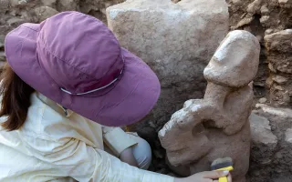 مجسمه ۱۱ هزار ساله «انسان سوار بر پلنگ» در ترکیه کشف شد