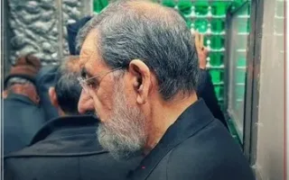 دبیر شورای عالی امنیت ملی در لباس خادمی حرم امام رضا (ع)