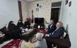 معاون رئیس‌جمهور با خانواده شهدای جنگ تحمیلی رمضان در پاکدشت دیدار کرد