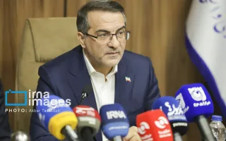 صرفه‌جویی ۲۲ همتی منابع دولت ازمحل حذف پست‌های اداری موازی/پزشکیان شبانه‌روز پای کار است