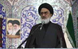 امام جمعه قم: هر گوشی تلفن همراه یک سنگر است ممکن است زمینه نفوذ دشمن را فراهم کند