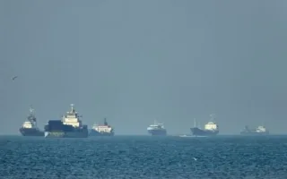 کاهش چشمگیر عبور و مرور در تنگه هرمز؛ تنها ۵ کشتی در روز در حال گذر هستند