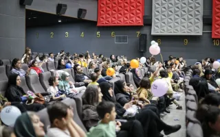 بچه‌ها به تماشای «نبرد با خرچنگ» شتافتند