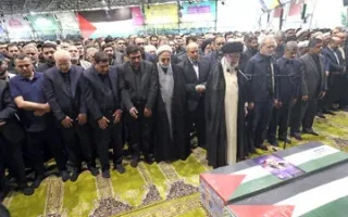 اقامه نماز رهبر شهید انقلاب بر پیکر شهید هنیه/ پزشکیان دوشادوش رهبری ایستاد/ گفت‌وگوی لاریجانی با سردار پاکپور/ قابی از فرماندهان نظامی که شهید شدند