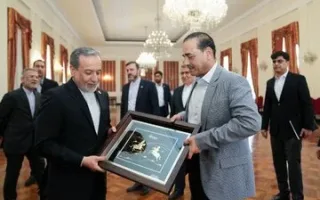 گاردین: عاصم منیر به‌طور مستمر با ونس، ویتکاف و عراقچی در ارتباط است / گفتگوهای فرمانده ارتش پاکستان با وزیر امور خارجه ایران چندین ساعت به طول انجامید