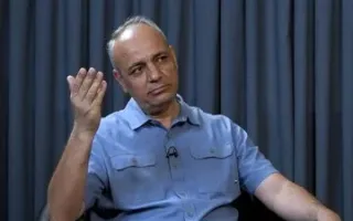 زیدآبادی: چه اتفاقی افتاده که محمدباقر ذوالقدر، به‌عنوان سردارِ جریان اصول‌گرای تندرو معرفی می‌شود، اما محسن رضایی را در قامت فرمانده طیف میانه‌رو می‌شناسند؟!