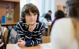 نحوه صحبت کودکان می‌تواند زنگ خطر مشکلات روانی آینده را به صدا درآورد