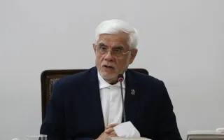 عارف: بنزین ۱۰ هزار تومانی قرار بود در دهه نخست اسفند اجرایی شود
