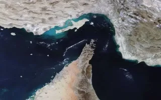 دو کشتی در نزدیکی تنگه هرمز مورد حمله قرار گرفتند