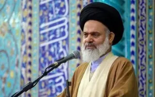 امام جمعه قم: ترامپ شب‌ها نقشه کشورها را ترسیم می‌کند و جابجایی های دلخواهش را نقاشی می کند/ جنگ از منطقه فراتر رفته است