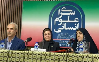 چرا زنان قادر به راندن موتورسیکلت نیستند در حالی که کامیون و اتوبوس می‌رانند؟