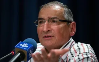 زیباکلام: فقط یک مورد نشان دهید که دشمنی با آمریکا چه سودی برای منافع ملی ایران داشته است