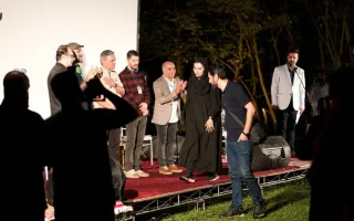 اسب بالدار جشنواره فیلم فضای باز به «زیر سایه بلوط» رسید