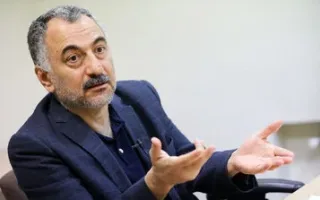 سعید لیلاز در رسانه ملی: ما امروز به مرز «کف مشروعیت» رسیده‌ایم و بنای اجتماعی‌مان سست و آسیب‌پذیر است/ اگر روزی ۳۰ همت با خلق پولِ بی‌پشتوانه به جریان بیفتد، حجم نقدینگی کشور بیشتر می‌شود!